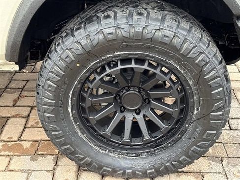 New 2025 Ford Bronco 4-Door image 9