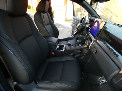 Used 2025 Toyota Tacoma TRD Off-Road w/ TRD Off Road Upgrade Package image 27