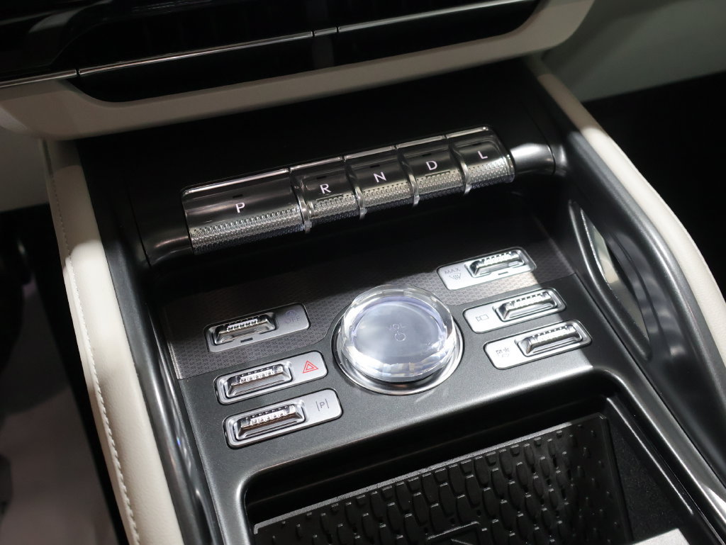 Used 2026 Lincoln Nautilus Premier AWD/4WD image 28