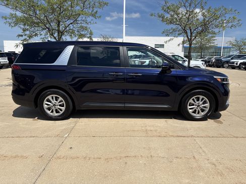 Used 2024 Kia Carnival LX FWD image 8