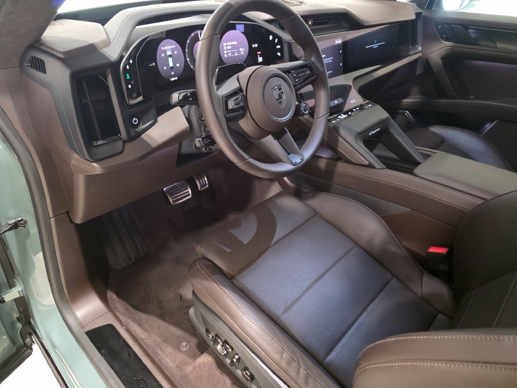 Certified 2026 Porsche Cayenne Turbo AWD/4WD image 20