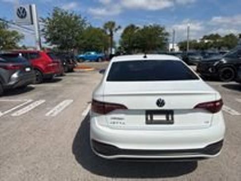 Certified 2023 Volkswagen Jetta SE w/ Panoramic Sunroof Package FWD image 26