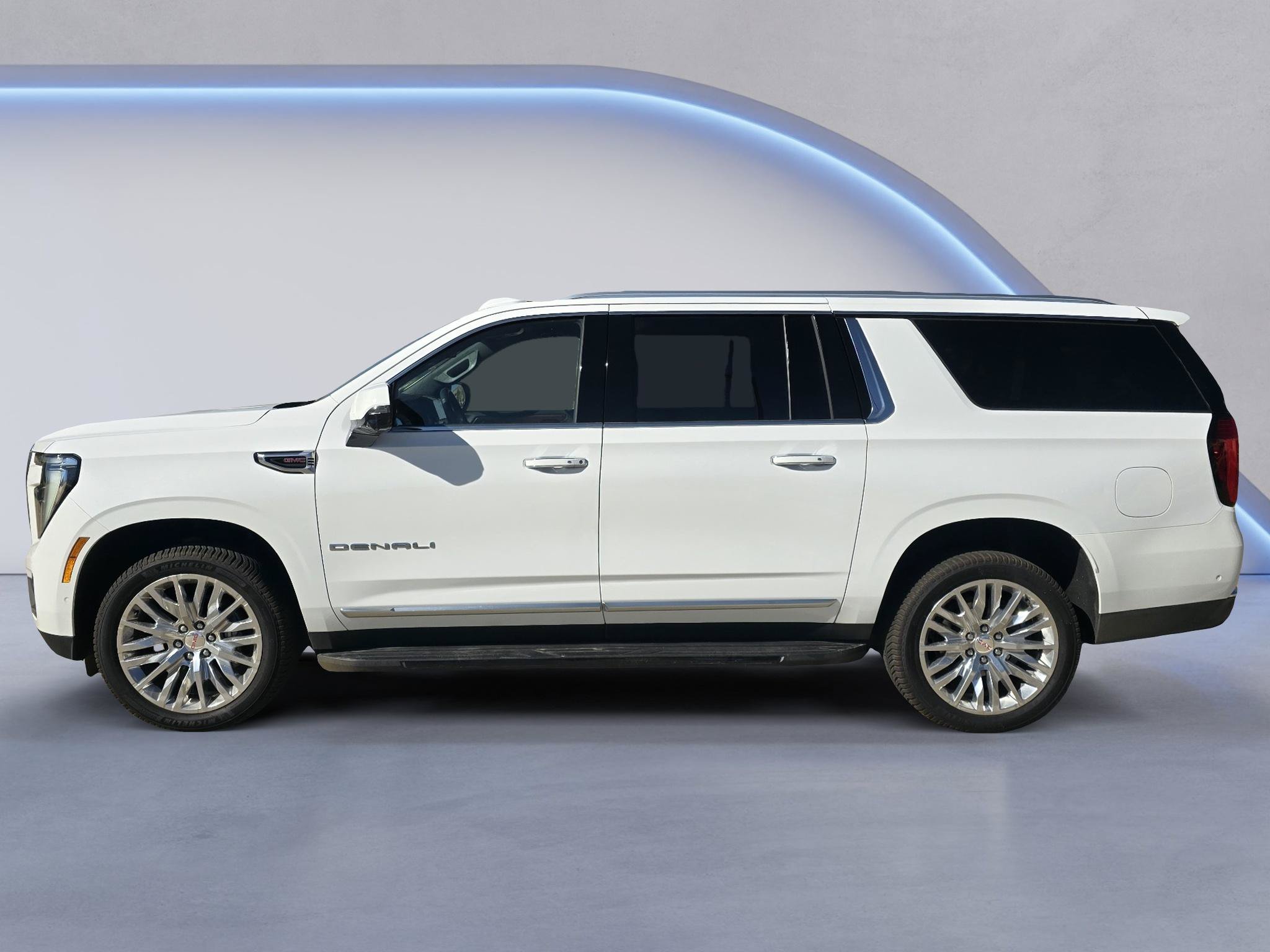 Used 2025 GMC Yukon XL Denali AWD/4WD image 2