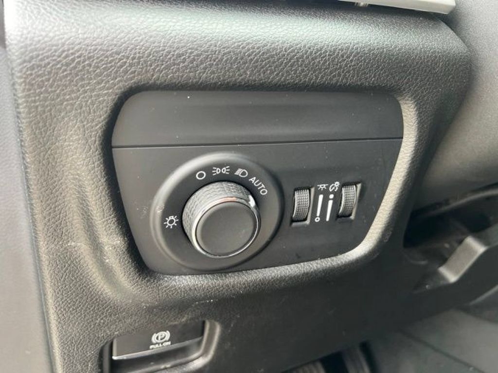 Used 2023 Jeep Grand Cherokee L Laredo AWD/4WD image 20