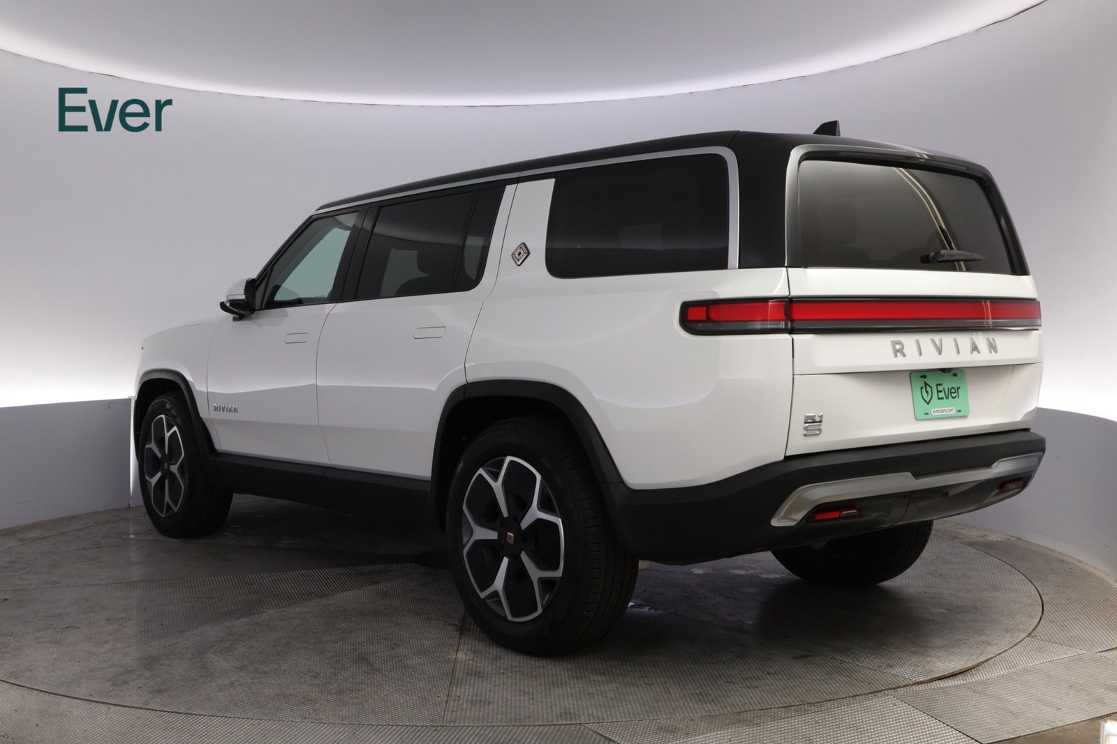 Used 2024 Rivian R1S Adventure Dual AWD/4WD image 17