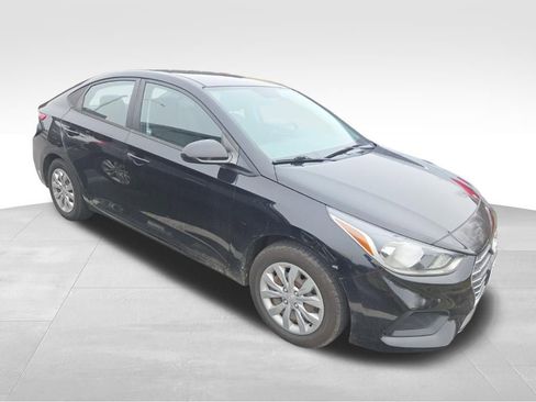 Used 2020 Hyundai Accent SE image 2