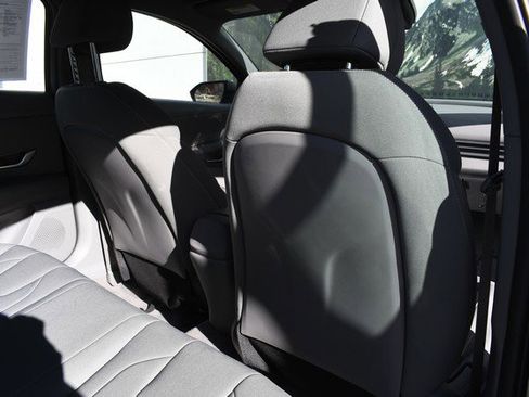 Used 2023 Hyundai Elantra SEL w/ Convenience Package image 27