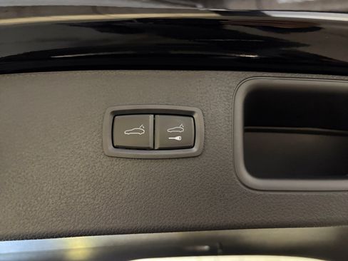 Certified 2026 Porsche Macan AWD/4WD image 31