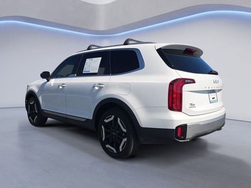 Used 2023 Kia Telluride S image 3