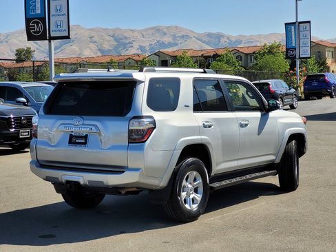 Used 2022 Toyota 4Runner SR5 Premium image 5