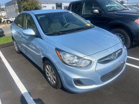 Used 2014 Hyundai Accent GLS FWD image 2