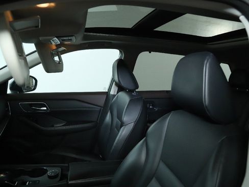 Used 2021 Nissan Rogue SV w/ Premium Package image 21