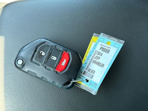 Used 2019 Jeep Wrangler Unlimited Sahara image 29