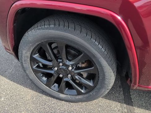 Used 2019 Jeep Grand Cherokee Altitude AWD/4WD image 15