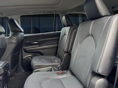 Used 2024 Toyota Grand Highlander Platinum image 16