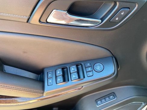 Used 2016 GMC Yukon XL SLT AWD/4WD image 17