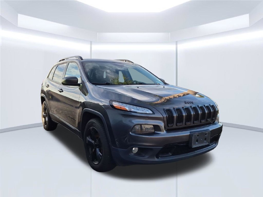 Used 2018 Jeep Cherokee Latitude w/ Altitude Package AWD/4WD image 5