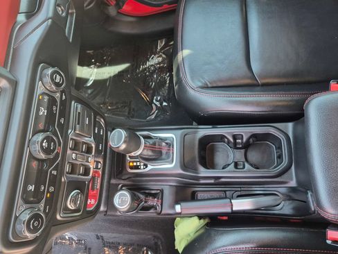Used 2022 Jeep Gladiator Rubicon w/ LED Lighting Group AWD/4WD image 18