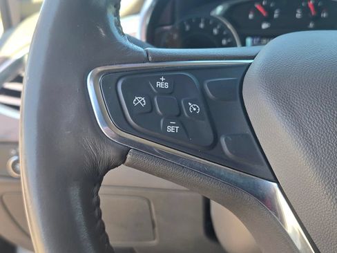 Used 2017 Chevrolet Malibu LT FWD image 16