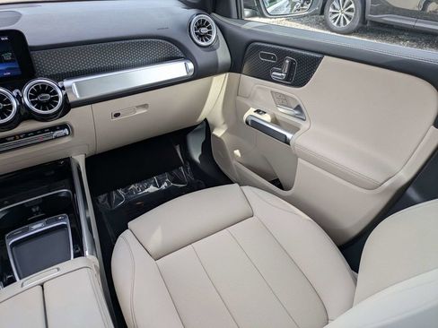 Used 2025 Mercedes-Benz GLB 250 image 18