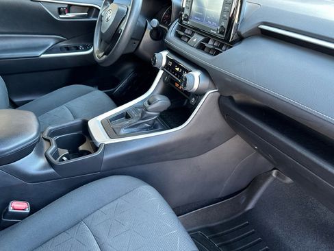Used 2021 Toyota RAV4 XLE w/ Carpet Mat Package (TMS) image 17