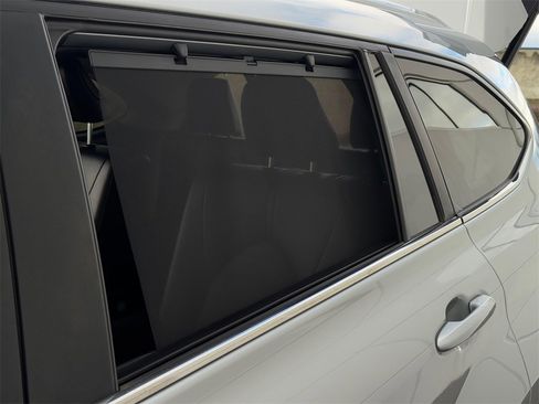 Certified 2023 Toyota Highlander XLE image 30