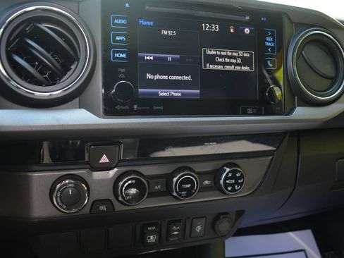 Used 2018 Toyota Tacoma TRD Sport AWD/4WD image 14