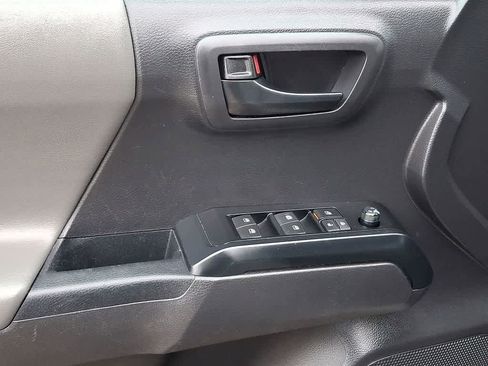 Used 2022 Toyota Tacoma SR image 10