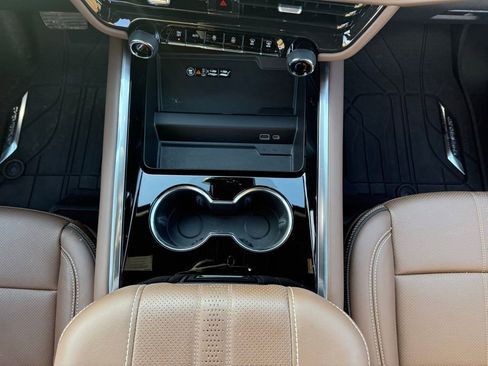 Used 2025 Chevrolet Tahoe High Country image 25