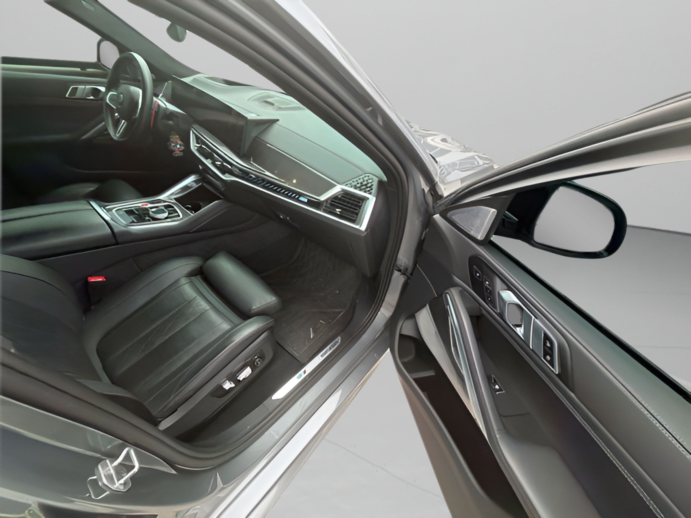 Used 2024 BMW X6 M60i AWD/4WD image 3