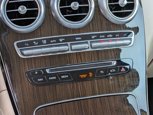 Used 2019 Mercedes-Benz GLC 300 image 26