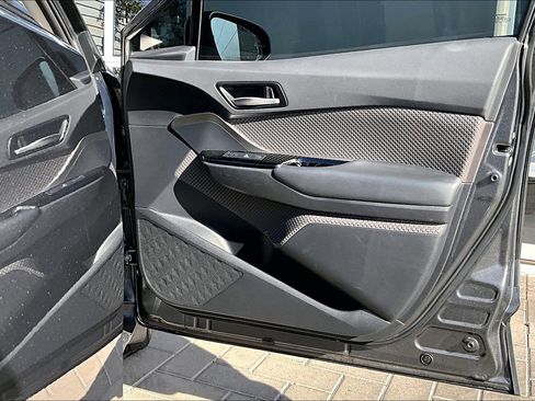 Used 2022 Toyota C-HR XLE image 24