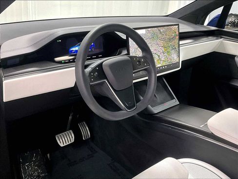 Used 2024 Tesla Model X Plaid image 7