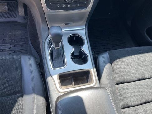 Used 2018 Jeep Grand Cherokee Altitude AWD/4WD image 10