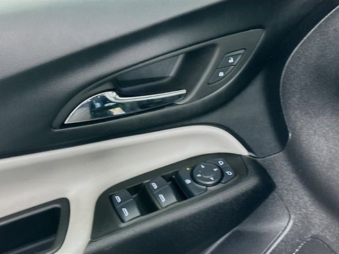 Used 2024 Chevrolet Equinox LS w/ Midnight Edition image 15