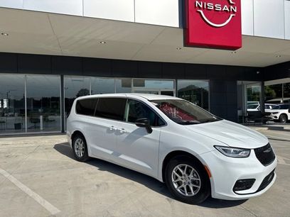 Used 2024 Chrysler Pacifica Touring-L