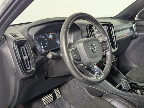 Used 2021 Volvo XC40 T5 R-Design w/ Advanced Package AWD/4WD image 11