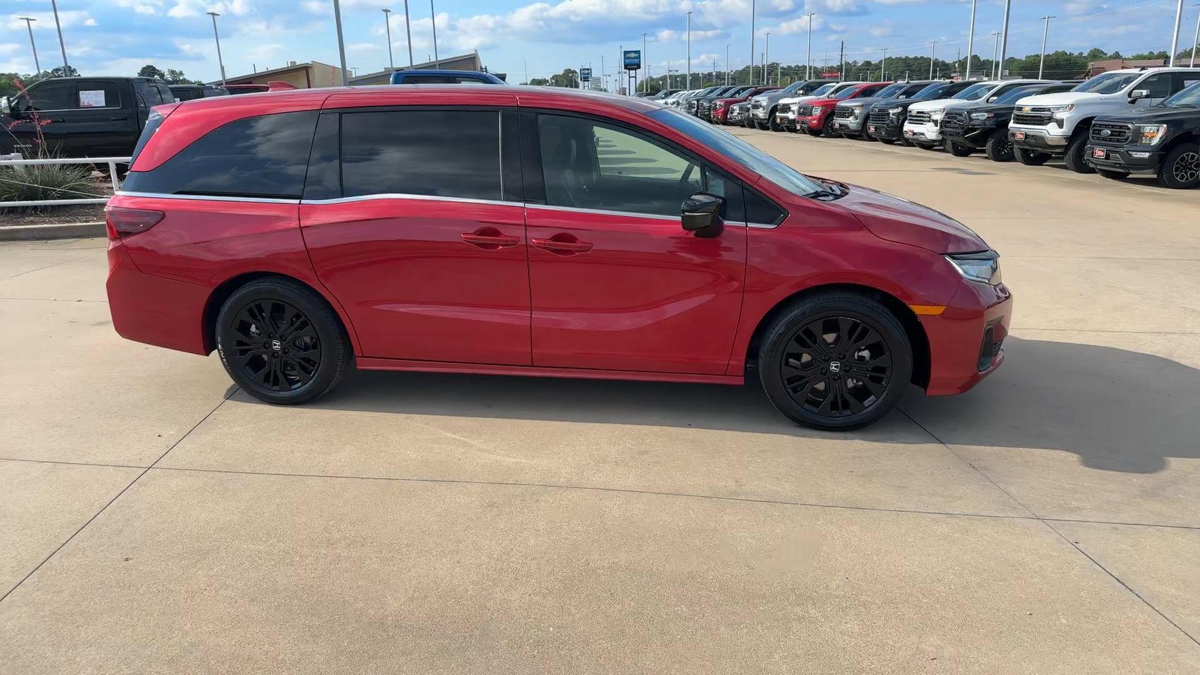Used 2025 Honda Odyssey Sport-L image 2