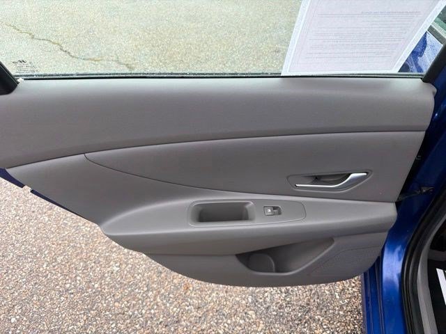 Used 2025 Hyundai Elantra Sport FWD image 14