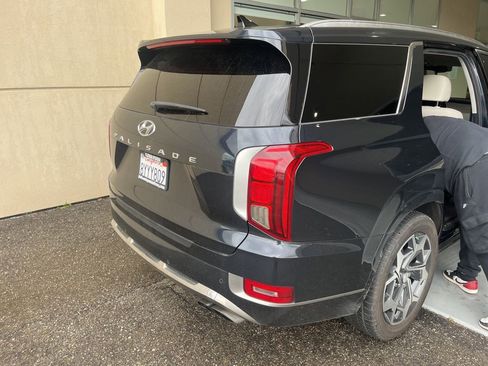 Used 2022 Hyundai Palisade Calligraphy image 12