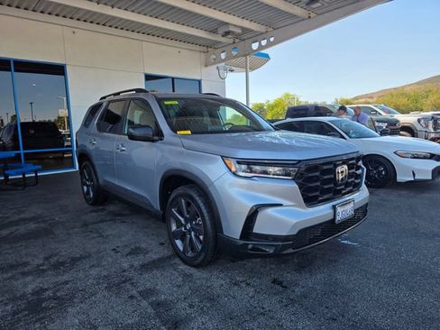 Used 2023 Honda Pilot Sport image 4