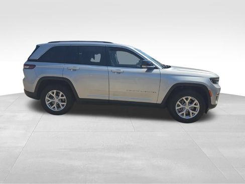 Used 2024 Jeep Grand Cherokee Limited RWD image 7