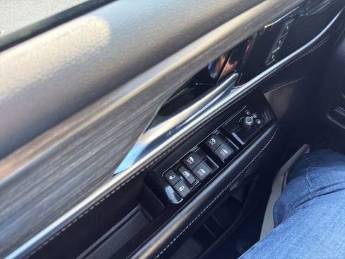 Used 2023 Jeep Wagoneer L Series III w/ Preferred Equipment Group image 12