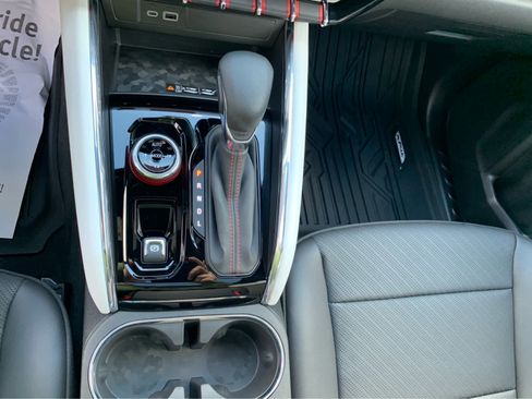 Used 2024 GMC Canyon AT4X image 18