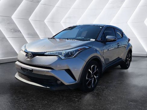 Used 2018 Toyota C-HR XLE FWD image 3