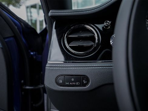 New 2025 Bentley Flying Spur Plug-In Hybrid image 32