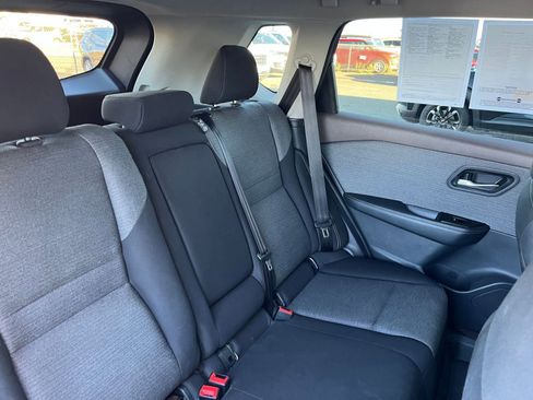 Used 2023 Nissan Rogue SV image 37