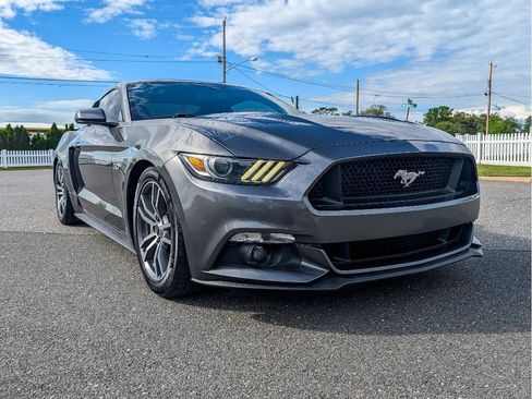 Used 2016 Ford Mustang GT RWD image 3