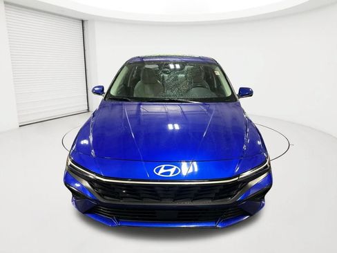 Certified 2024 Hyundai Elantra Limited FWD image 2