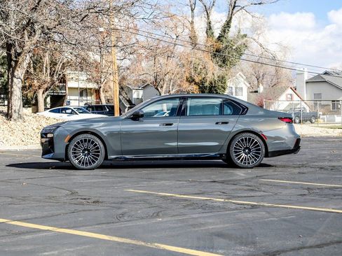 Used 2025 BMW 760i xDrive w/ Executive Package image 2